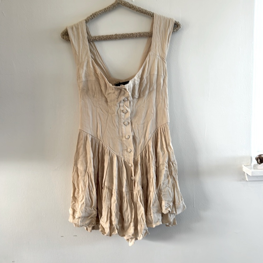 Vanessa Mooney Elisabeth Romper Dress Small
* Rayon, viscose
* Button front